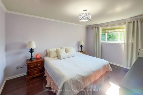 254 Louis Drive, Mississauga, ON - Indoor Photo Showing Bedroom