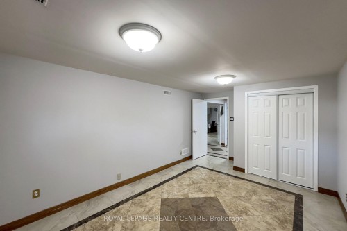 254 Louis Drive, Mississauga, ON - Indoor Photo Showing Other Room