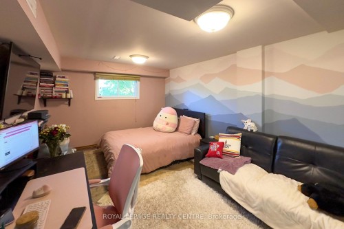 254 Louis Drive, Mississauga, ON - Indoor Photo Showing Bedroom