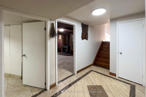 254 Louis Drive, Mississauga, ON - Indoor Photo Showing Other Room