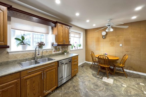 254 Louis Drive, Mississauga, ON - Indoor Photo Showing Kitchen With Double Sink
