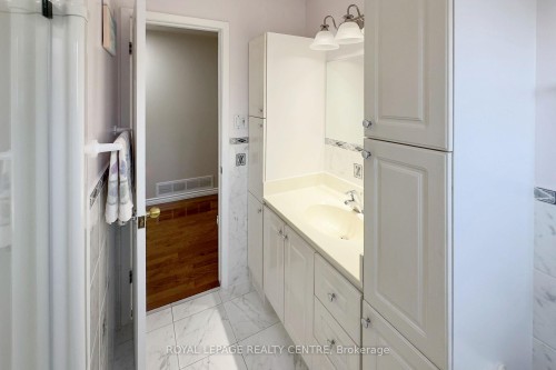 254 Louis Drive, Mississauga, ON - Indoor Photo Showing Bathroom