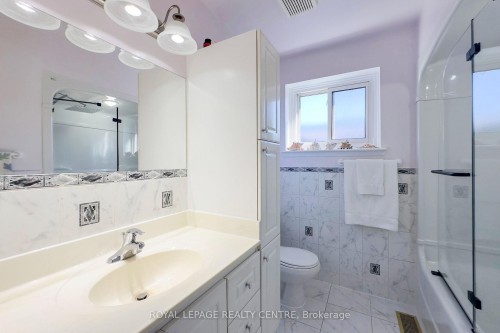 254 Louis Drive, Mississauga, ON - Indoor Photo Showing Bathroom