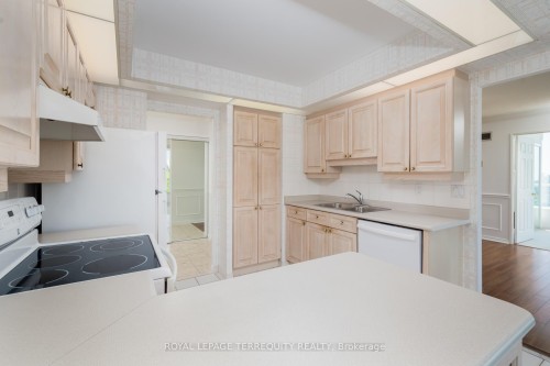 629-10 Guildwood Parkway, Toronto, ON - Indoor Photo Showing Kitchen With Double Sink