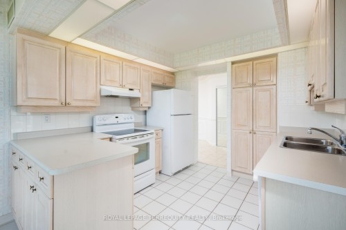 629-10 Guildwood Parkway, Toronto, ON - Indoor Photo Showing Kitchen With Double Sink