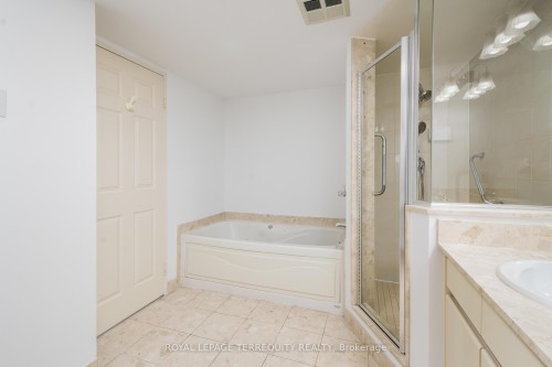 629-10 Guildwood Parkway, Toronto, ON - Indoor Photo Showing Bathroom