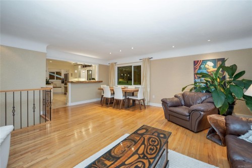 2229 Arbutus Rd, Saanich, BC 