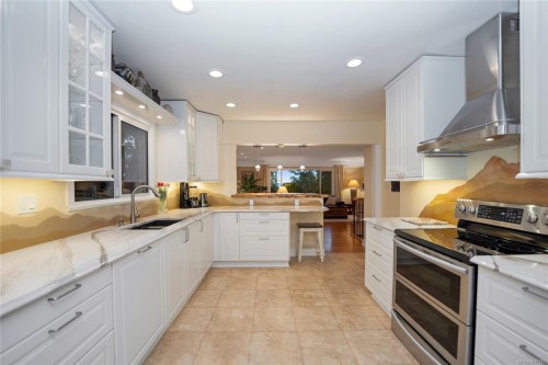 2229 Arbutus Rd, Saanich, BC 