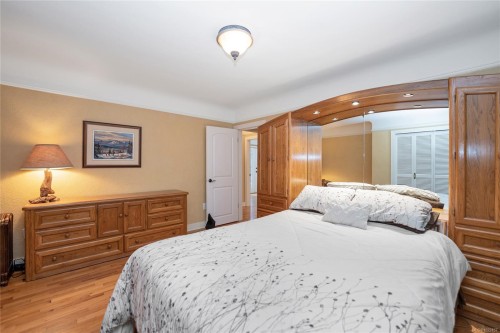 2229 Arbutus Rd, Saanich, BC 