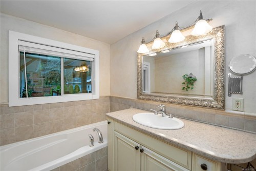 2229 Arbutus Rd, Saanich, BC 