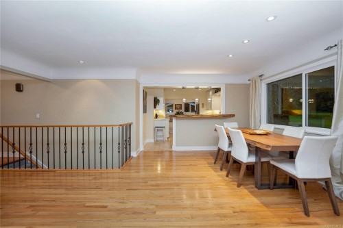 2229 Arbutus Rd, Saanich, BC 