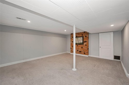 2229 Arbutus Rd, Saanich, BC 