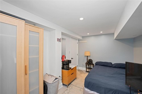 2229 Arbutus Rd, Saanich, BC 