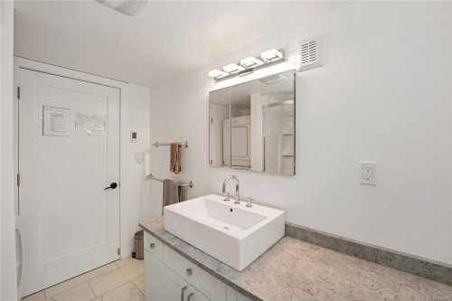 2229 Arbutus Rd, Saanich, BC 