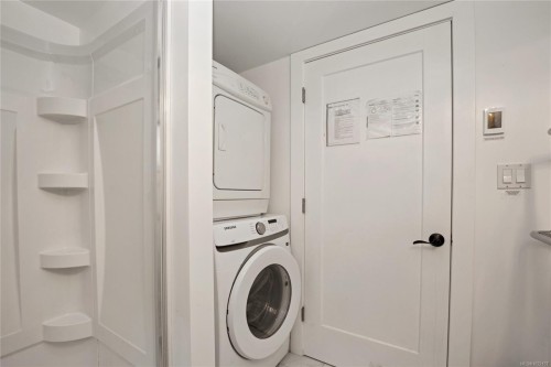 2229 Arbutus Rd, Saanich, BC 