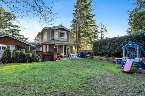 2229 Arbutus Rd, Saanich, BC 