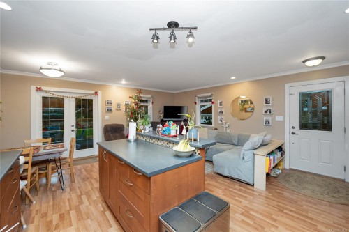 2229 Arbutus Rd, Saanich, BC 