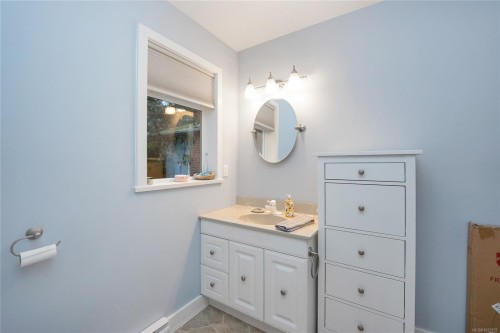 2229 Arbutus Rd, Saanich, BC 