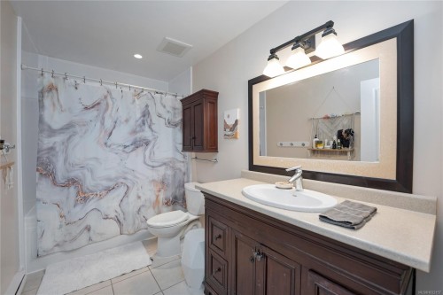 2229 Arbutus Rd, Saanich, BC 