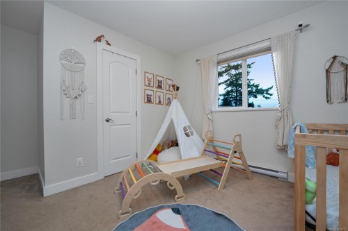 2229 Arbutus Rd, Saanich, BC 