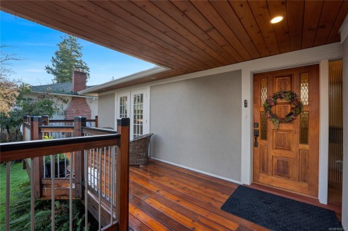 2229 Arbutus Rd, Saanich, BC 