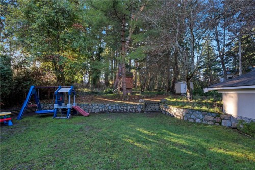 2229 Arbutus Rd, Saanich, BC 