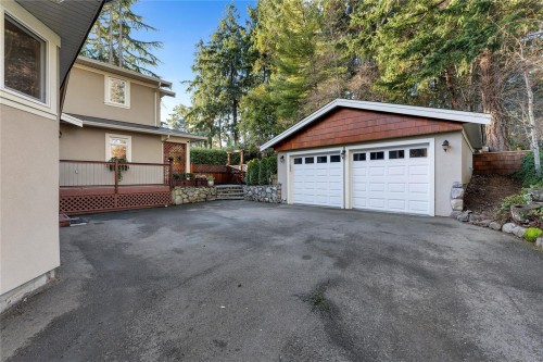 2229 Arbutus Rd, Saanich, BC 