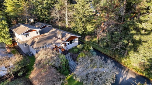 2229 Arbutus Rd, Saanich, BC 