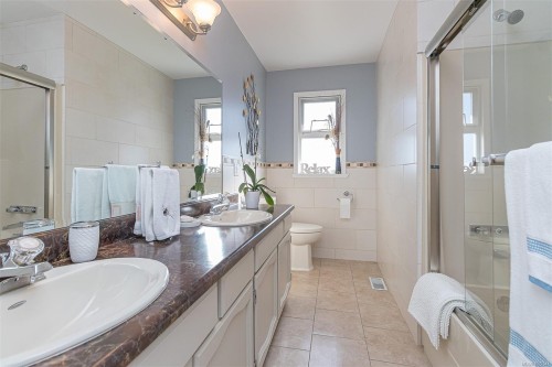 6627 Lakes Rd, Duncan, BC 