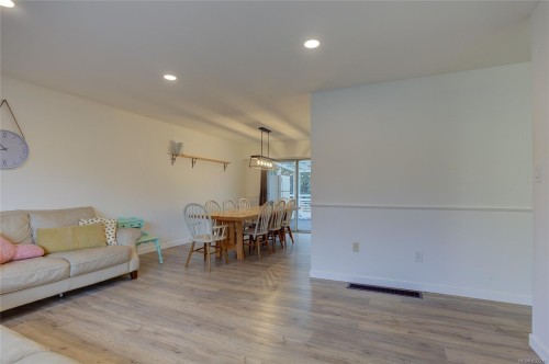 5795 Valleyview Rd, Duncan, BC 