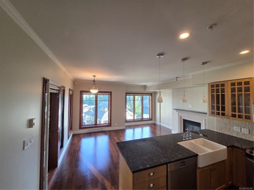 305-2006 Troon Crt, Langford, BC - Indoor Photo Showing Kitchen