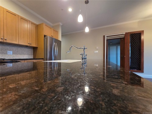 305-2006 Troon Crt, Langford, BC - Indoor Photo Showing Kitchen