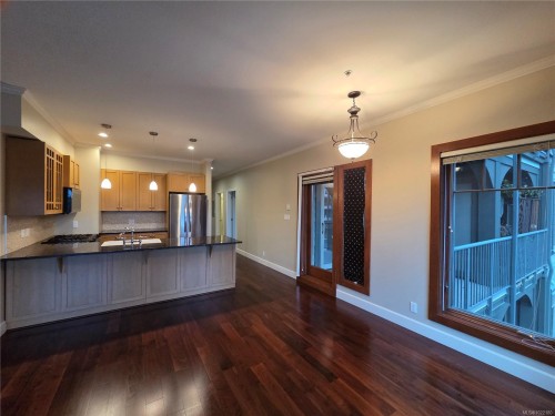 305-2006 Troon Crt, Langford, BC - Indoor Photo Showing Kitchen