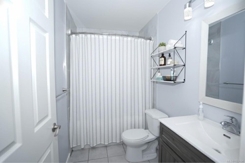 408-649 Bay St, Victoria, BC - Indoor Photo Showing Bathroom