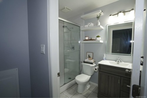 408-649 Bay St, Victoria, BC - Indoor Photo Showing Bathroom