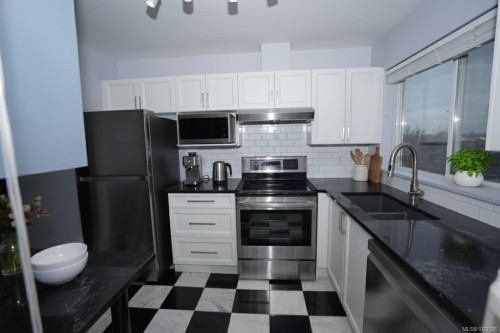 408-649 Bay St, Victoria, BC - Indoor Photo Showing Kitchen With Double Sink With Upgraded Kitchen