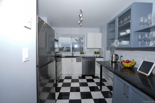 408-649 Bay St, Victoria, BC - Indoor Photo Showing Kitchen