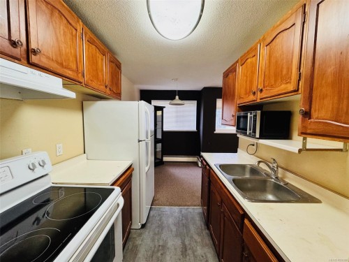 4101-997 Bowen Rd, Nanaimo, BC - Indoor Photo Showing Kitchen With Double Sink