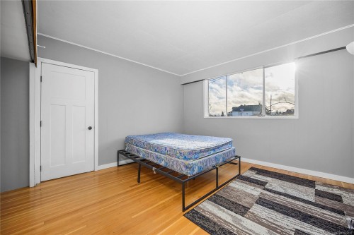 680 Pine St, Nanaimo, BC - Indoor Photo Showing Bedroom