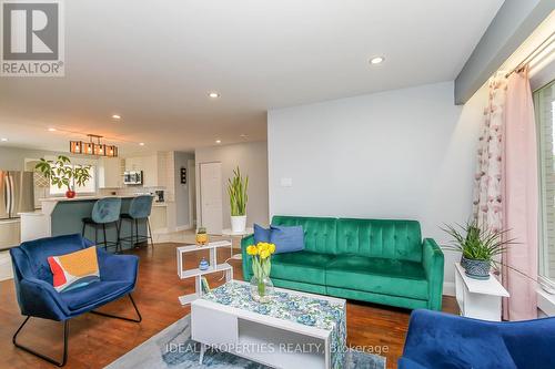 1326 Tara Drive, Ottawa, ON - Indoor Photo Showing Living Room