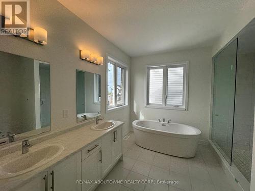 Primary Ensuite - 1043 Thompson Drive, Oshawa, ON - Indoor Photo Showing Bathroom