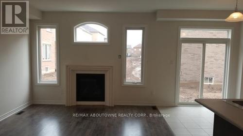 71 Fingland Crescent, Hamilton, ON - Indoor With Fireplace