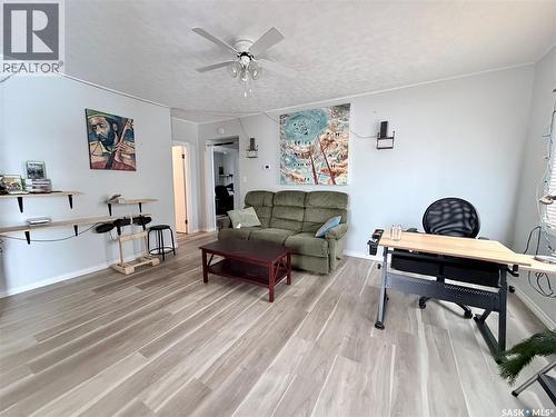202 Saskatchewan Avenue, Liberty, SK - Indoor Photo Showing Living Room