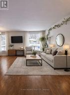 6 BAILEY CRESCENT  Aurora, ON L4G 2B3