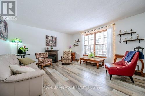 39 Bannockburn Road, Kitchener, ON - Indoor Photo Showing Living Room