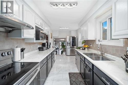 2797 Windjammer Road, Mississauga, ON - Indoor Photo Showing Kitchen With Double Sink With Upgraded Kitchen