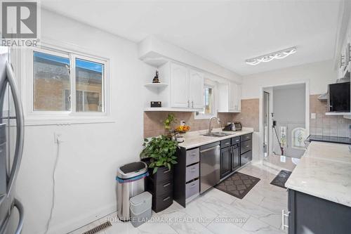 2797 Windjammer Road, Mississauga, ON - Indoor Photo Showing Kitchen