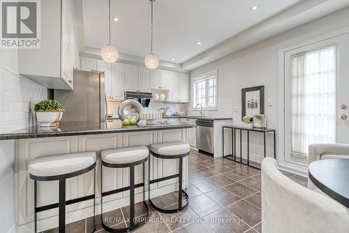 21 Mackenzie'S Stand Avenue, Markham, ON - Indoor Photo Showing Kitchen With Upgraded Kitchen