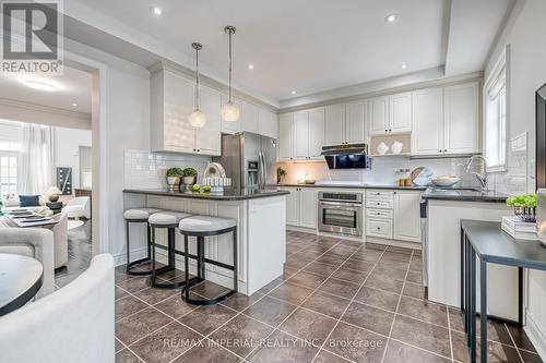 21 Mackenzie'S Stand Avenue, Markham, ON - Indoor Photo Showing Kitchen With Upgraded Kitchen