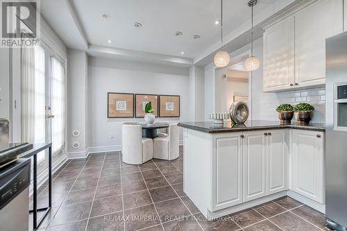 21 Mackenzie'S Stand Avenue, Markham, ON - Indoor Photo Showing Kitchen With Upgraded Kitchen